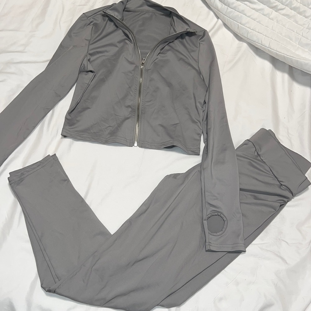 Grey thumb set
